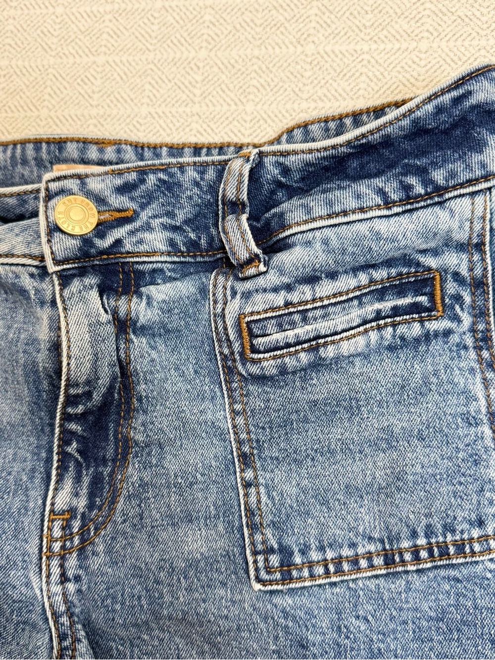 Kut from the Kloth Jane with Patch High-Rise Denim Shorts - Picture 10 of 11
